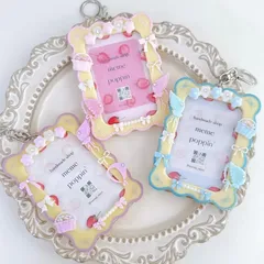 トレカキーホルダー　お花摘み少女デコ　　３色