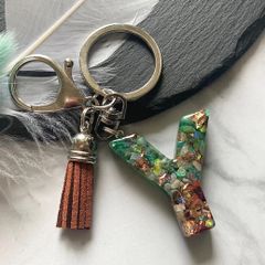 Safari green☆レジンイニシャルキーホルダー　Y