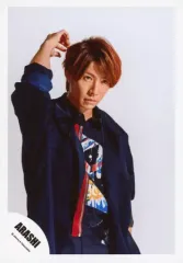 【中古】生写真(ジャニーズ) 嵐/相葉雅紀/上半身・衣装黒青・右手上げ・体右向き・顔下向き・目線右上・背景白/「Are You Happy?」ジャケ写撮影＆「Don’t You Get It」PV撮影/公式生写真