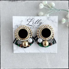 #849 インド刺繍リボン/ブラック/ビーズ刺繍/小ぶり/ハンドメイドピアス