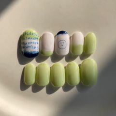 現品 ネイルチップ 落書きネイル 春 グリーン ピスタチオ 単色 ロゴ 色鉛筆 一癖 韓国 カジュアル