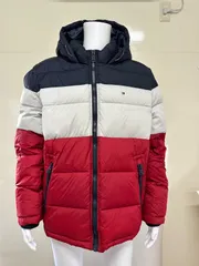 【新品未使用】TOMMY HILFIGER 158AN508 M CLASSIC NYLON PERFORMANCE HOODY PUFFER JACKET MID/ICE/RED COMBO XL ダウンジャケット メンズ アウター 中綿 フード 赤