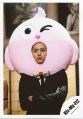 【中古】生写真(ジャニーズ) Kis-My-Ft2/藤ヶ谷太輔/上半身・衣装白黒・被り物・腕組/「MUSIC COLOSSEUM」ジャケ写＆MV＆特典映像撮影オフショット/公式生写真