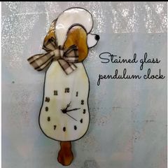 現品限り　ステンドグラス　リボンがかわいい　トイプードルのしっぽ振り掛時計 現品限り ステンドグラス トイプードルのしっぽ振り時計 可愛い トイ