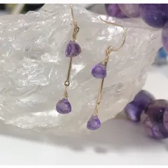 アメジスト　トライアングルカット　ゴールド　ピアス