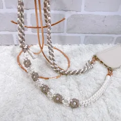 マクラメ編みスマホショルダー お花とパール 長さ調節可能