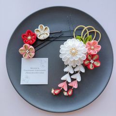 【No.1813 赤白うぐいす色】つまみ細工　髪飾り　成人式卒業式七五三結婚式 No.1813 赤白うぐいす色】つまみ細工 髪飾り 成人式卒業式七五三