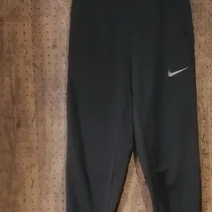 NIKE ナイキ　DRI-FIT　ワンポイントロゴプリント　トレーニングパンツ　ゴム・ひもウエスト　先細り　サイズＳ