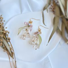 鈴蘭の花束 ピアス/イヤリング  ディップアート アメリカンピアス ワイヤー 成人式 結婚式 花嫁 ブライダル ウェディング 春 グリーン パール 緑揺れ ブーケ ホワイト 贈り物 誕生日 プレゼント