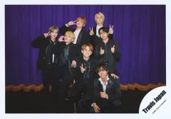 【中古】生写真(ジャニーズ) Travis Japan/集合(7人)/横型・全身/「Travis Japan Debut Concert Tour 2023 THE SHOW ～ただいま、おかえり～」グッズオフショット/公式生写真