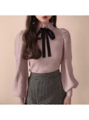 ボウタイ付きフリルネックボリュームスリーブニット　トップス　Sサイズ