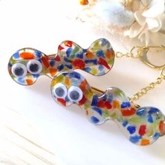 琉球ガラス　ニョロニョロキークリップ　ハンドメイド　レジン