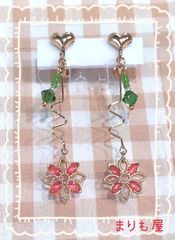 ユラユラお花のハートイヤリング