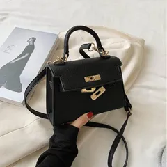 ベルト ミニ ２way バッグ レディースバッグ ショルダーバッグ ハンドバッグ 斜めがけ 斜め掛け 肩がけ 肩掛け 手持ち マチ広 スクエア型 四角 チリトリ型 かわいい 大人可愛い きれいめ シンプル カジュアル 大人 上品 おしゃれ 大人女子 こなれ感 