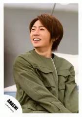 【中古】生写真(ジャニーズ) 嵐/相葉雅紀/上半身・衣装カーキ・体右向き・目線左・笑顔/「青空の下、キミのとなり」PV＆ジャケ/公式生写真