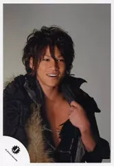 【中古】生写真(ジャニーズ) Kis-My-Ft2/千賀健永/上半身・衣装黒・茶色ファー付き・左手服・目線右/公式生写真