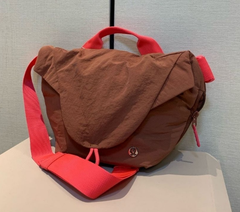 【全新品】lululemon 2024 ルルレモン Curved Crossbody ボディバッグ ショルダーバッグ 3L 男女兼用 軽量 収納 運動