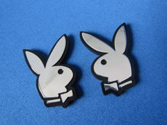 数量限定入庫！懐かしい！PLAY BOY R＆L 2枚SET 凹凸仕様 クロームメッキ仕上げ ABS製 エンブレム新品！