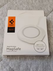 ★Spigen MagSafe スタンド 15/14/13/12 シリーズ 15W チャージャー対応 MagSafe充電器 用 滑り止め 安定 卓上 固定 キズ防止 MagSafe ケース MagSafe カバー  AMP02563 (ホワイト)