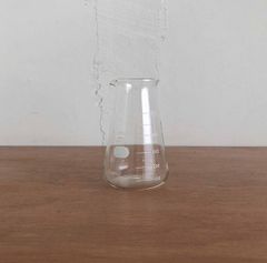 IWAKI コニカルビーカー 500mL 目盛付 透明 理化 耐熱性 ガラス 硬質  関谷 便利 シンプル 化学 容器 conical beaker 500ml, scale, transparent, scientific, heat-resistant