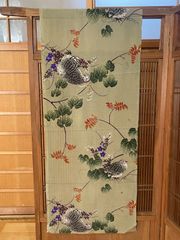 【縮緬】【古布】【はぎれ】（長さ：約１２２㎝／幅：約３５㎝）