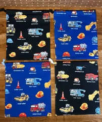 466 【訳あり】　給食袋　23×20 働く車　4枚セット　給食袋　コップ袋　巾着袋　お道具袋　縄跳び入れ　歯ブラシ袋　こども園　小学校　中学校　男の子　女の子