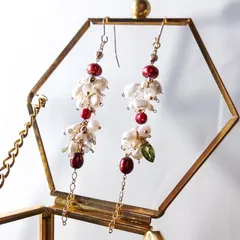 14kgf*真っ赤な木の実のような淡水パール×ペリドットのロングピアス/イヤリング