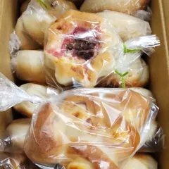 米粉パン 菓子パン、惣菜パン各種 ロスパンセット14種類 14個(北海道、沖縄県は12個になります)のサムネイル