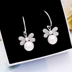 真珠蝶花ピアス　スワロフスキーダイモンドフープイアリング女性両耳用シルバー925