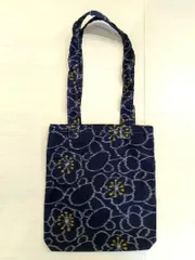 【ハンドメイド】肩掛けトートバッグ 中（紺色和柄）[A-080]