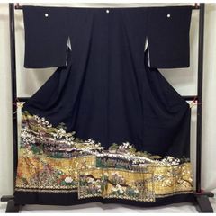 237　中古品　正絹　黒留袖　京友禅金彩加工　比翼仕立て　梅の花家紋入り
