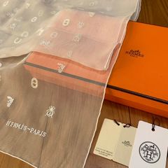 【極美品】HERMES エルメス　カレ100　スカーフ　マルチチャーム　シルクモスリン　シルク100%  2024年