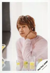 【中古】生写真(ジャニーズ) Hey! Say! JUMP/八乙女光/バストアップ・座り・衣装ピンク・左手首元・体やや左向き/17 夏 コンサートパンフ＆グッズ撮影オフショット/公式生写真