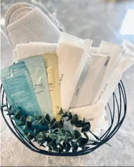 ホテルアメニティ10点セット スリッパ付き [歯ブラシ/カミソリ/コーム/固形ソープ/ボディタオル/シャンプー/トリートメント/ボディソープ/スリッパ/フェイスタオル] (お泊まりセット 宿泊セット 1泊セット おしゃれ トラベルセット 男女兼用)