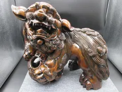 木製細工彫り玉乗り獅子 狛犬シーサー置物 開運 魔除け 縁起物 高さ24.5ｃｍ 木製細工彫り玉乗り獅子 狛犬シーサー置物 開運 魔除け 縁起物