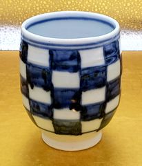 有田焼　落合窯　染付市松手造りお湯呑
