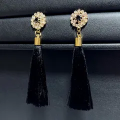[100mm〜] 大振り ロングタッセル フリンジ ピアス（ブラック）エスニック アジアン ボヘミアン Bohoダンス 映画 劇団 パーティ AS-005-BK