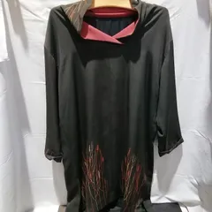 ②【リメイク】古布 ワンピース コート変形 モード シャツ トップス スリット 黒 グレー 茶 麦 くるみボタン 着物地 羽織   ハンドメイド  アンティーク ビンテージ 和装 着物 浴衣 手作り 和服 骨董 昭和 レトロ 婦人服  一点物 秋物 冬物