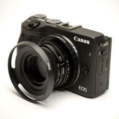 【中古・完動品】Canon EOS M3 ボディ ブラック＋おまけ