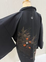 ≪花ラブリ≫　HO777BK　紋付羽織　上がり藤紋　黒羽織　リユース　リサイクル　黒　ブラック　金　ゴールド　菊　梅　すおう？　生垣？　和装　和柄　和風　和服