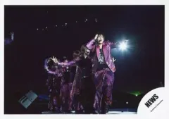【中古】生写真(ジャニーズ) NEWS/集合(6人)/横型・全身・衣装紫・ライブフォト/公式生写真