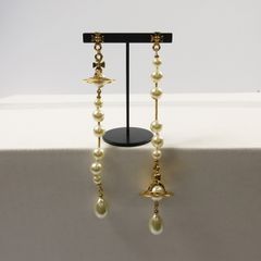 Vivienne Westwood ゴールド ブラックオーブ ピアス - メルカリ