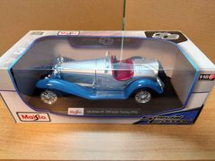 1/18 アルファロメオ8C 1932 Alfa Romeo 8C Spider Touring マイスト製ダイキャスト製ミニカー