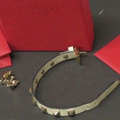 VALENTINO ヴァレンティノ ロックスタッズブレスレット バングル