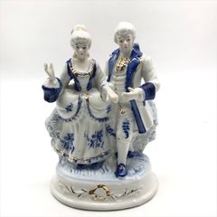 青白い陶磁器の人形の置物 - メルカリ