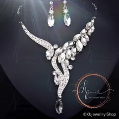 NEW コレクション  エレガントクリスタルアクセサリーセット シルバー ネックレス ピアス