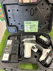 中古美品 Panasonic パナソニック 充電式 角穴カッター 14.4V 4.2Ah バッテリー×2 EZ4543LS2S-B | パナソニック(Panasonic) 充電角穴カッター 18V 5.0Ah電池パック×2個⁄充電器⁄ケース付 デュアル  (14.4V⁄18V対応) IP5X 木工15mm・石膏30mm切断 EZ45A3LJ2G-B ブラック | 切断機