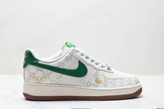 NIKE AIR FORCE 1‘07 LV8. The original last and cardboard are used to create the pure low - top Air Force 1 style.