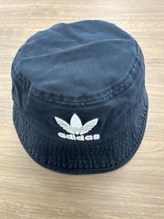 adidas バケットハット 黒