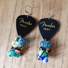 Fenderピック フックピアス Black ガラスビーズ